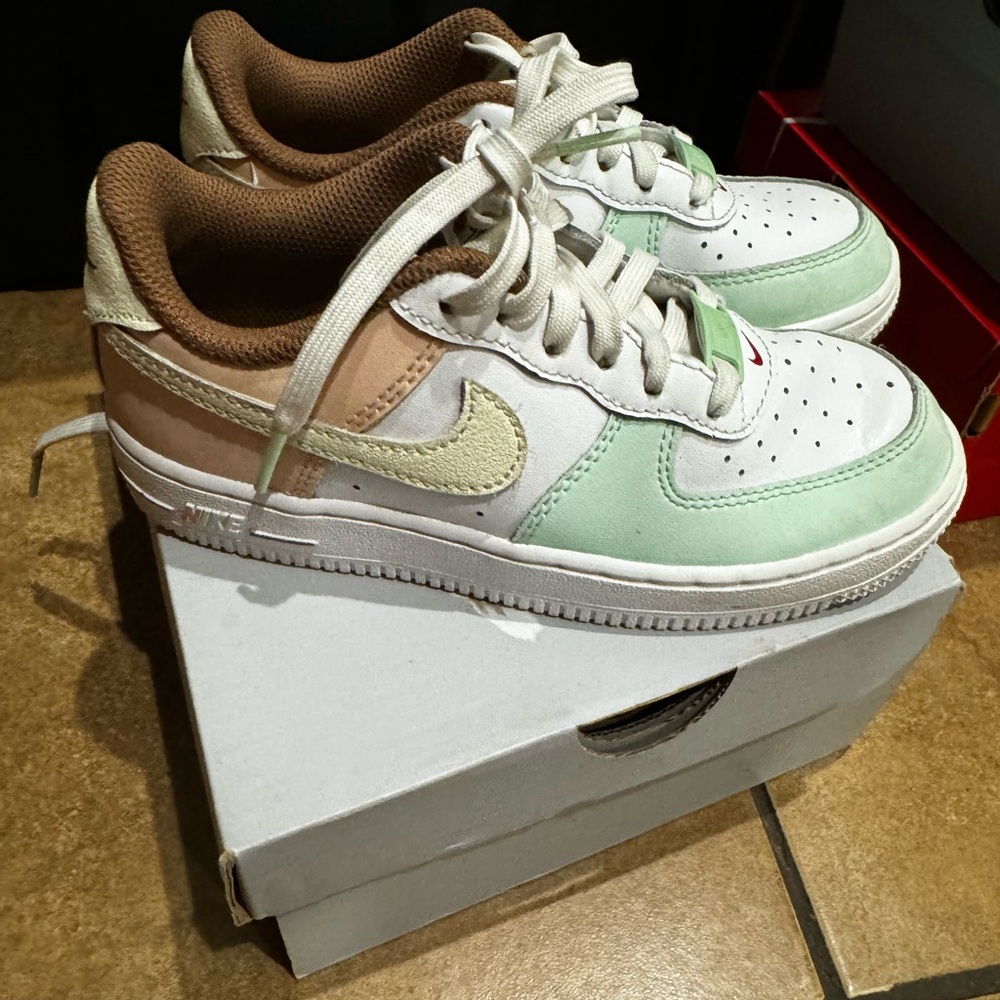 Nike Air Force 1 LV8